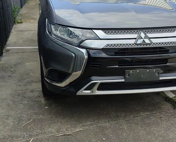 
								MITSUBISHI outlander full									