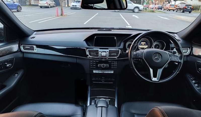 
								Mercedes Benz E200 full									